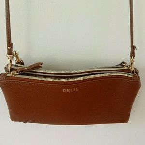 Relic crossbody wallet